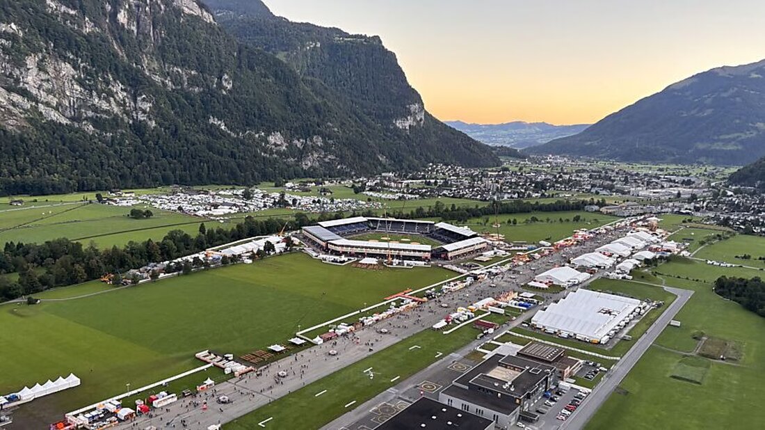 Die Kantonspolizei Glarus zieht eine positive Bilanz zum ESAF 2025 in Mollis, trotz Herausforderungen bei zahlreichen Einsätzen.