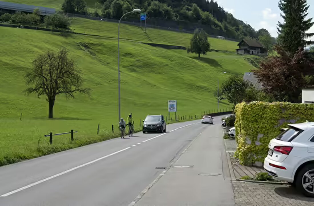 Der Landrat von Nidwalden plant zur Verbesserung der Verkehrssicherheit in Beckenried die Entfernung des Mittelstreifens, was eine automatische Temporeduktion zur Folge hat.
