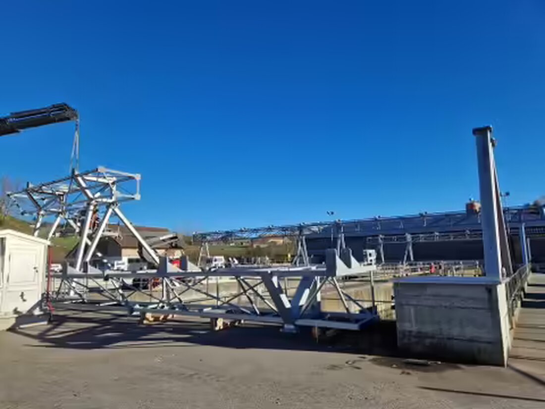 Materiallieferung für das Solarfaltdach der ARA Appenzell abgeschlossen; Montage der Stützstruktur hat begonnen. Eigenstromversorgung ab Januar 2024.