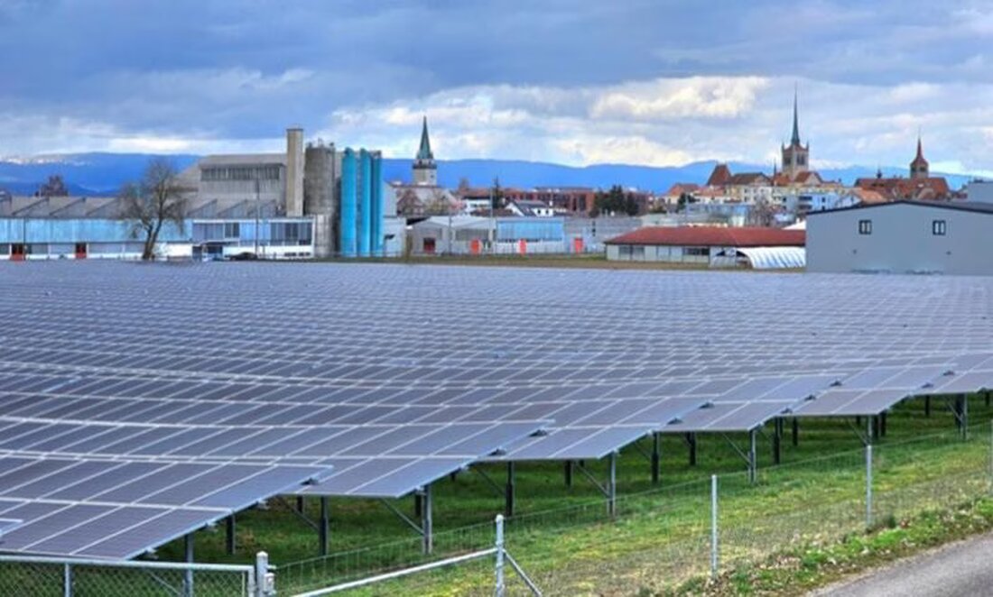 Ein Bericht des Amts für Energie analysiert das Potenzial von Fotovoltaikanlagen auf Freiflächen in Bauzonen für nachhaltige Energieproduktion.