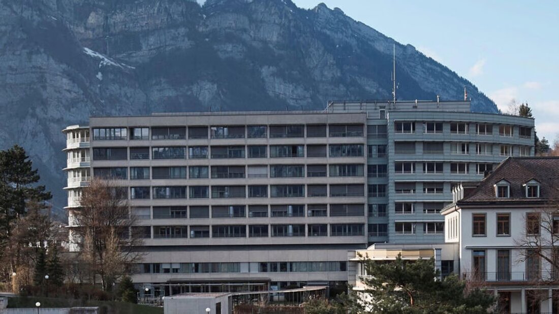 Der Regierungsrat Glarus hat am 25. November 2025 die Spitallisten für die Spitalplanung 2026 genehmigt, um die Gesundheitsversorgung bis 2035 sicherzustellen.