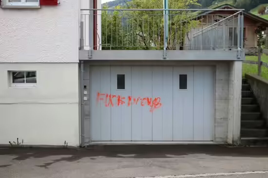 Die Kantonspolizei Appenzell ermittelte zwei junge Deutsche wegen Sprayereien in Appenzell, die hohen Sachschaden verursachten.