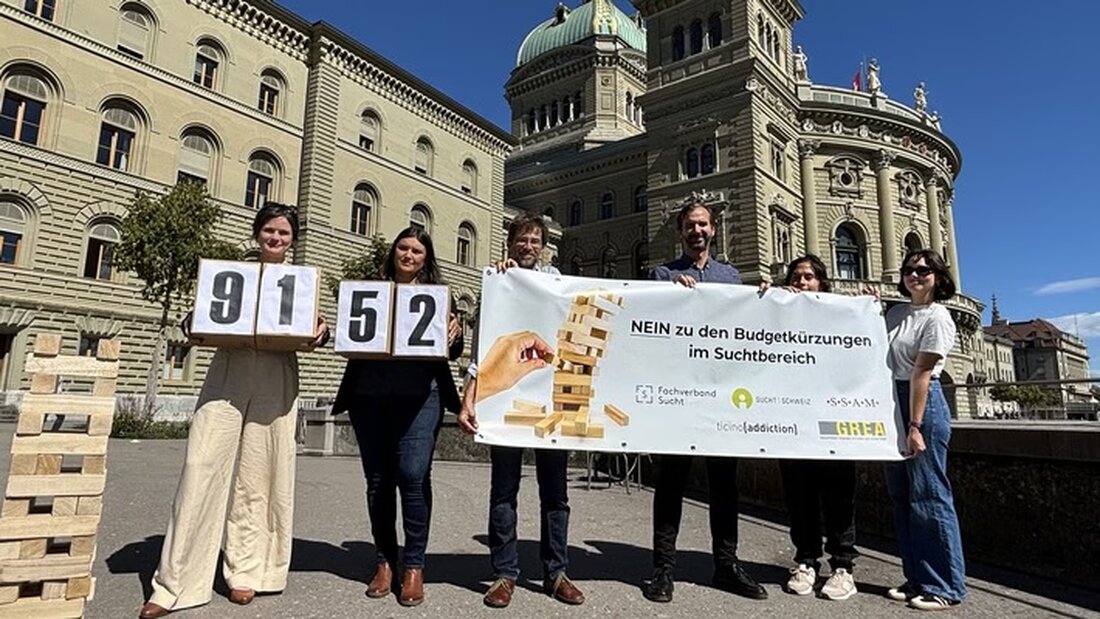 Petition mit fast 10'000 Unterschriften gegen Kürzungen in der Suchthilfe eingereicht; Forderung nach Stärkung der Prävention und Unterstützung.