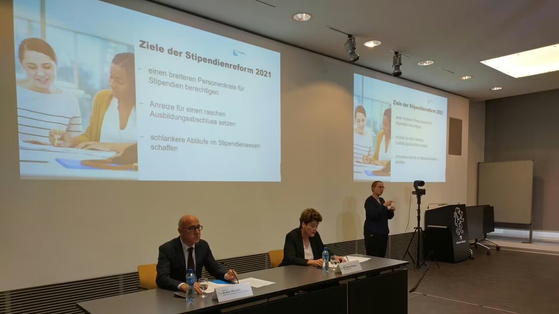 Die Bildungsdirektion plant eine Reform des Stipendienwesens, um Wartezeiten zu verkürzen und Gesuchseingänge zu optimieren.