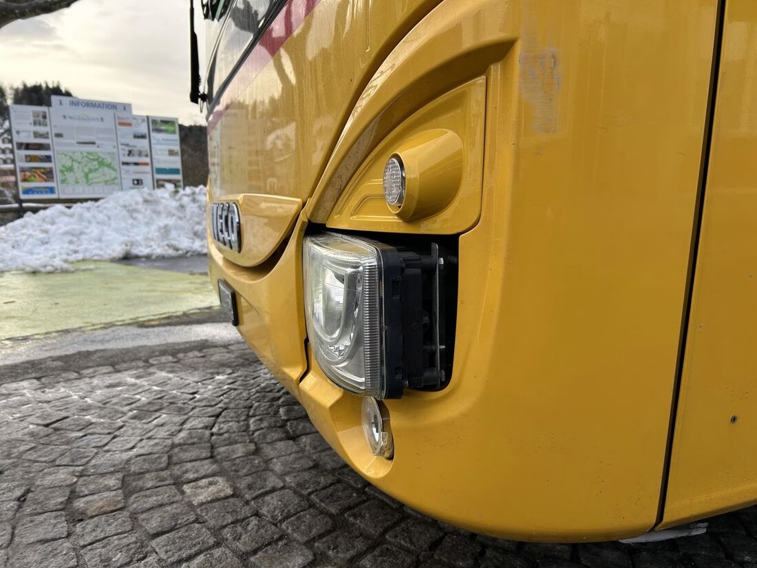 In Walzenhausen kam es am 24. November 2024 zu einer Streifkollision zwischen einem Personenwagen und einem Postauto. Es entstanden Sachschäden, jedoch keine Verletzten.