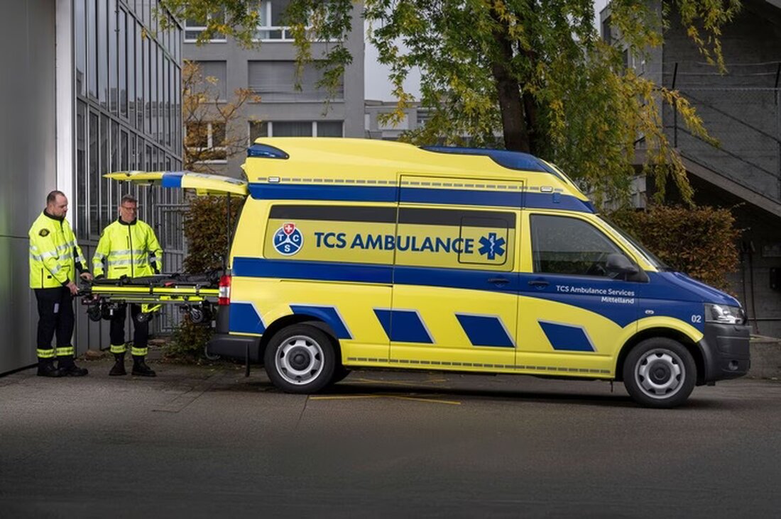 TCS Ambulance eröffnet neuen Stützpunkt in Bern zur Verbesserung des Krankentransports. 20 Mitarbeitende unterstützen die Region.