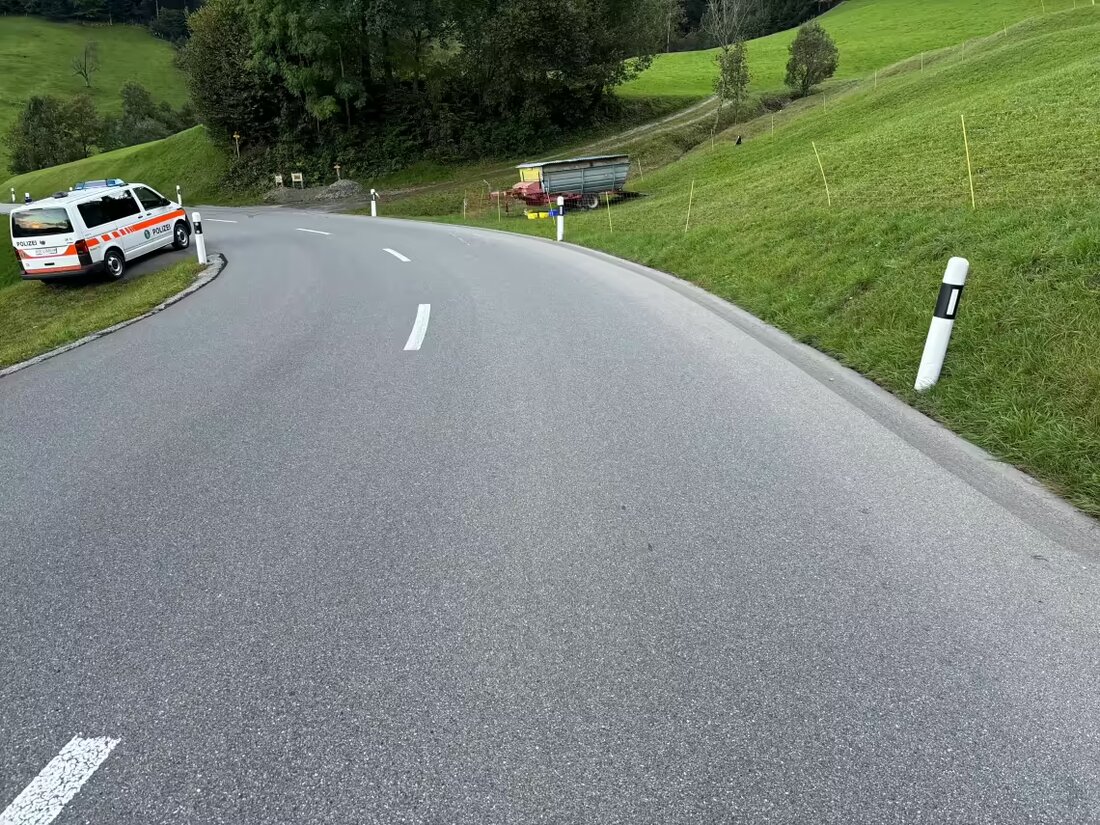 Ein 16-jähriger Motorradfahrer verletzte sich bei einem Unfall am Hulftegg. Er verlor die Kontrolle und stürzte.