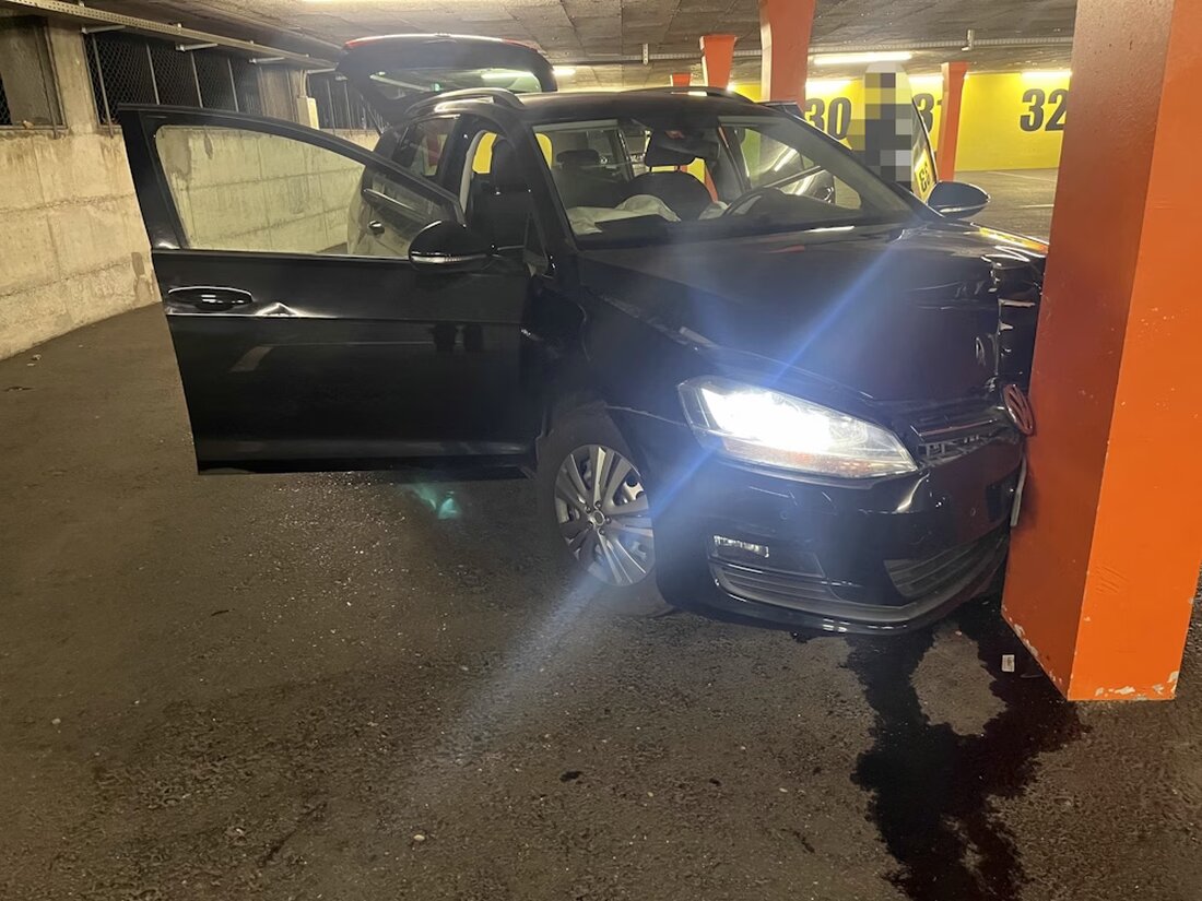 Ein 18-Jähriger verwechselte in Buchs das Gas- mit dem Bremspedal, vier Personen wurden verletzt, Auto beschädigt.