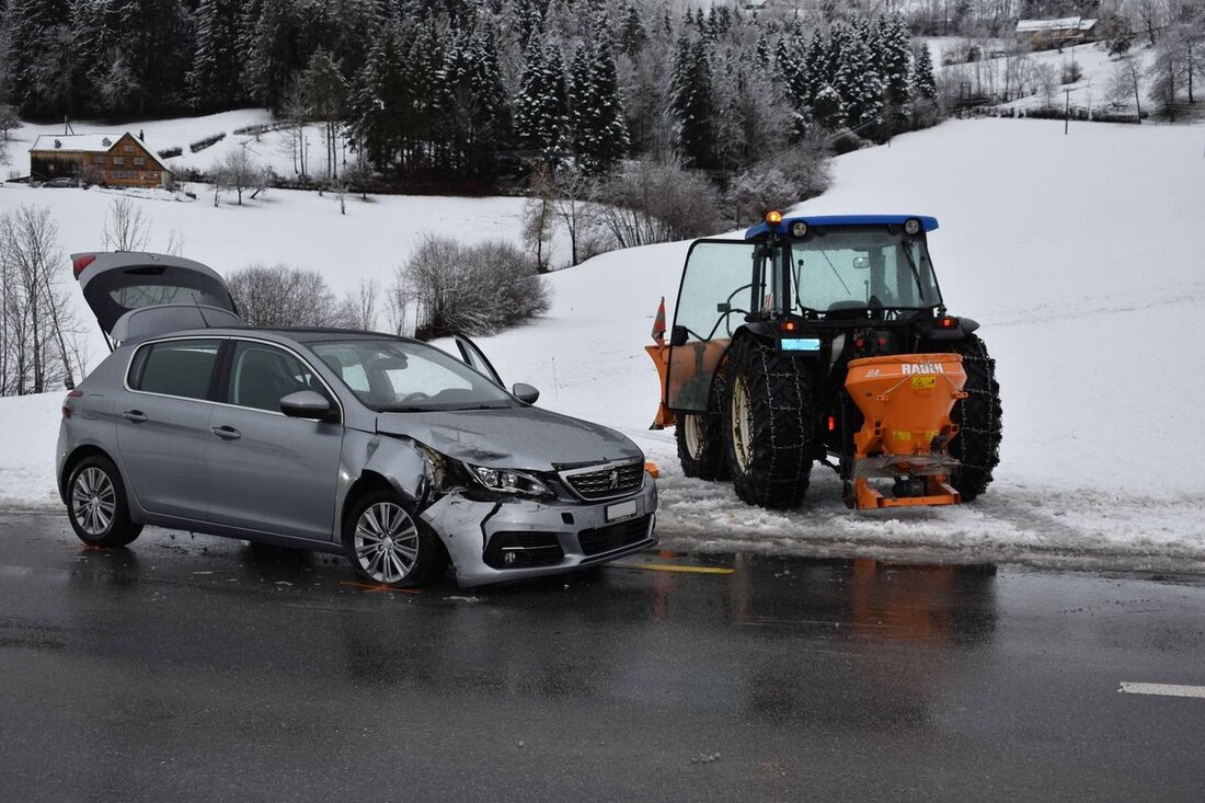 In Teufen kam es am 28. Januar 2025 zu einer Kollision zwischen Auto und Traktor. Beide Fahrer blieben unverletzt.