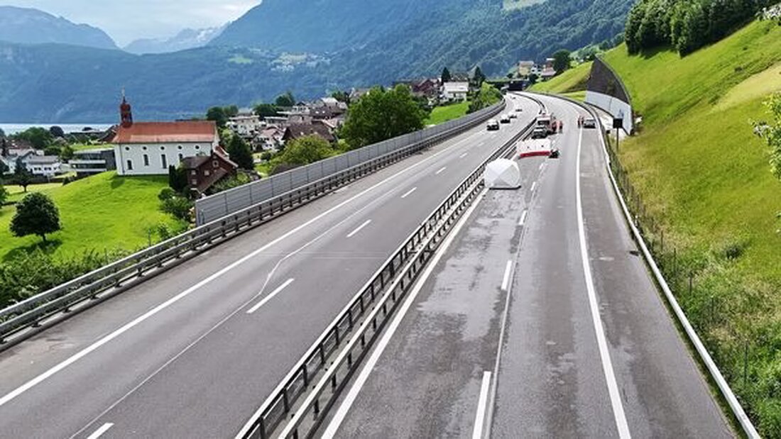 Ein Motorradfahrer verunglückte tödlich auf der A2 in Beckenried. Die Autobahn war für fünf Stunden gesperrt, Ermittlungen laufen.