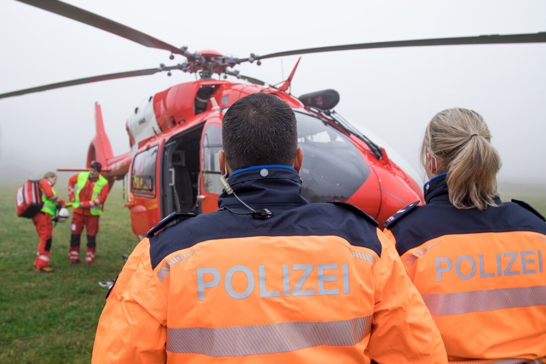 Am 19.08.2025 stürzte ein 64-jähriger Schweizer am Speer tödlich. Polizei und Rettungskräfte ermitteln die Unfallursache.
