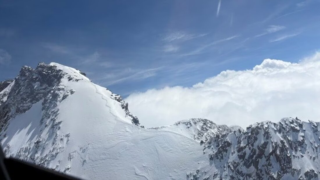 Am 28. April 2025 stürzt ein 53-jähriger Franzose beim Besteigen der Dufourspitze tödlich. Eine Untersuchung läuft.