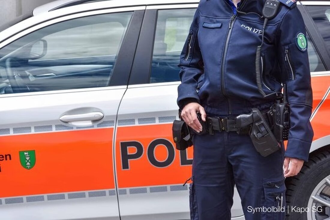 Am Mädliweg in Werdenberg verunglückte ein 68-jähriger Schweizer tödlich mit einem Aufsitzrasenmäher.