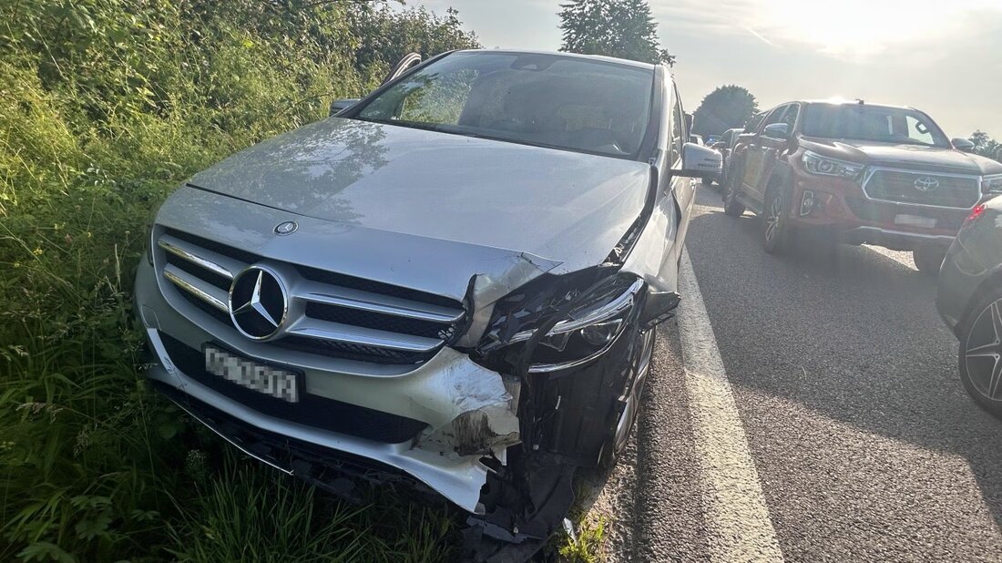 Bei einem Auffahrunfall auf der Aarauerstrasse zwischen Schafisheim und Staufen starb am Donnerstagabend ein 79-jähriger Mann.