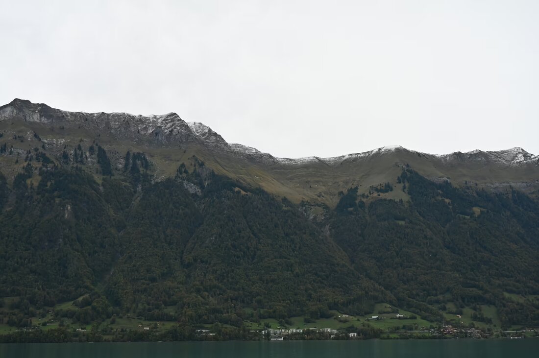 Am Samstagabend verunglückte ein 36-jähriger Mann beim Wandern in Oberried am Brienzersee tödlich. Unfallursache wird untersucht.