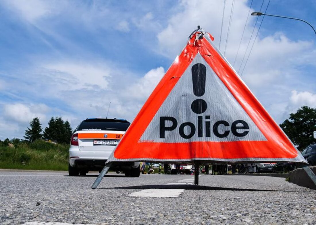 Ein 48-jähriger Radfahrer verstarb nach einem Sturz in St-Aubin. Unfallursache wird ermittelt, Route gesperrt.