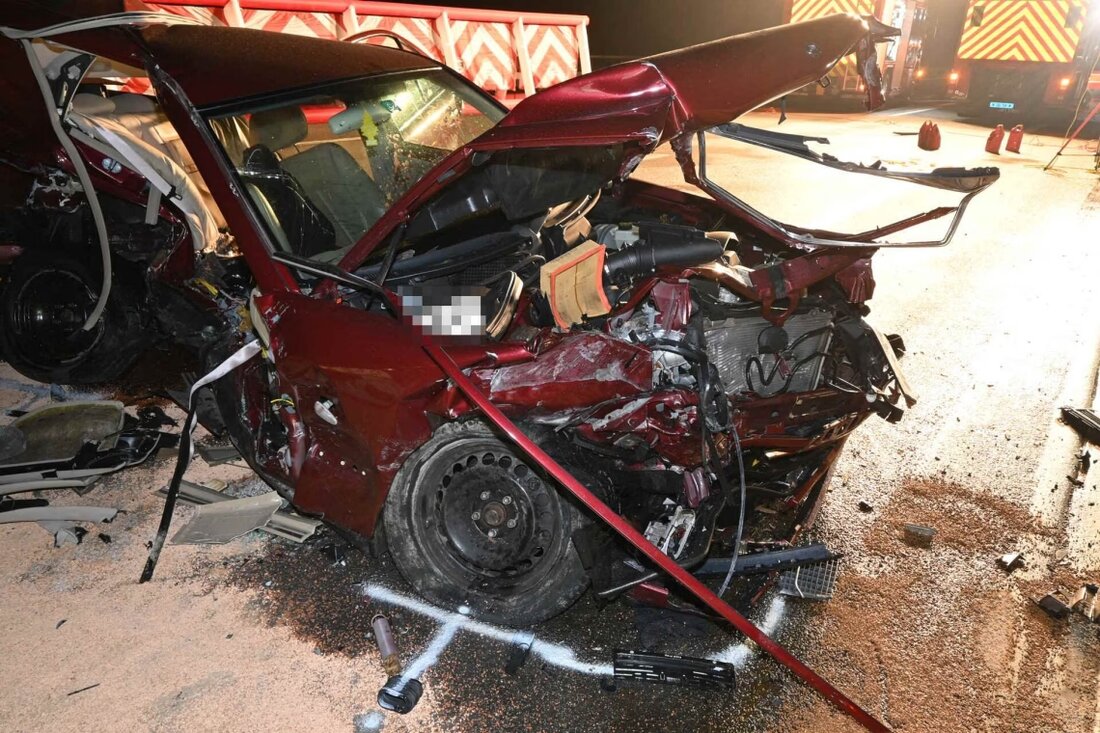 Schwerer Verkehrsunfall bei Gossau SG: Ein Toter und mehrere Verletzte nach Kollisionen auf der A1. Autobahn gesperrt.