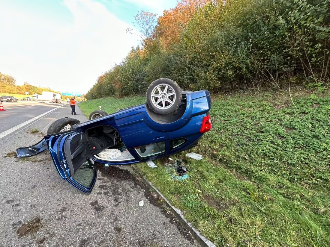 Am 5. November 2024 überschlug sich ein Auto auf der A1 bei Birmenstorf. Der 81-jährige Fahrer verstarb trotz Reanimationsversuchen.