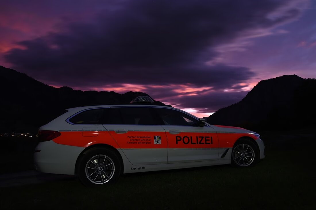 In Klosters verstarb ein 52-jähriger Gleitschirmpilot nach einem schweren Absturz. Rettungskräfte waren im Einsatz.