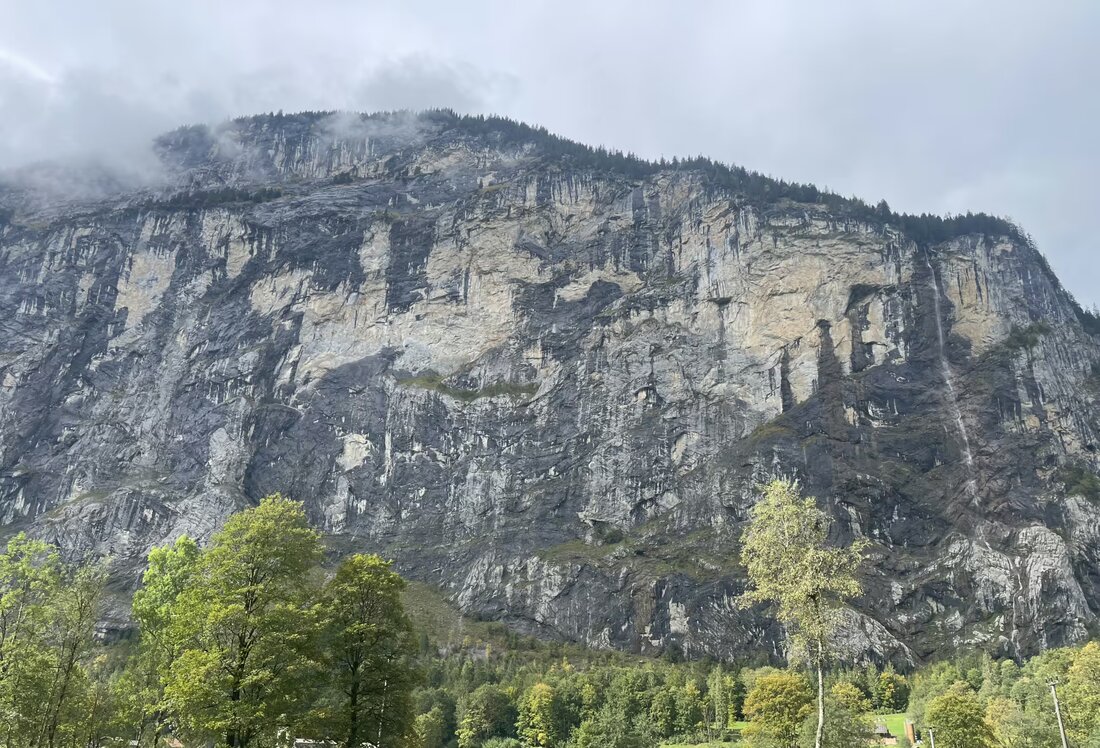 Ein Basejumper verunglückte tragisch am Freitagnachmittag in Lauterbrunnen. Die Bundesanwaltschaft leitet eine Untersuchung ein.