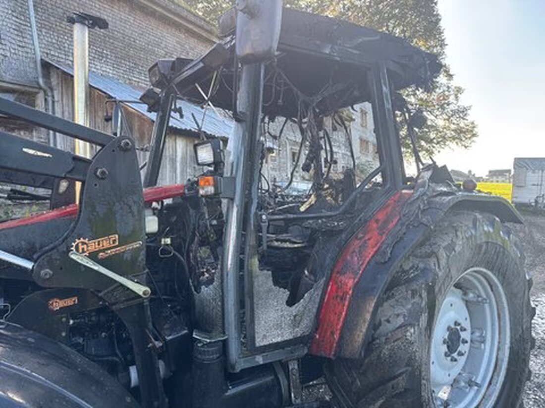 Am 2. Oktober 2025 geriet in Eggerstanden ein Traktor in Brand. Totalschaden, keine Verletzten. Brandursache wird untersucht.