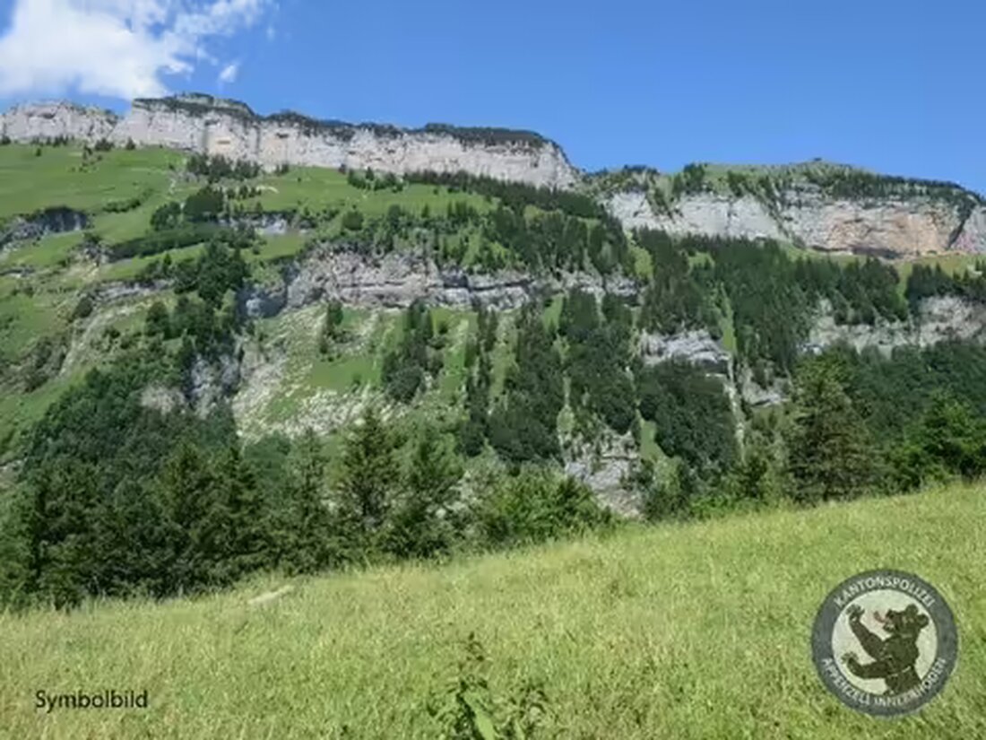 Eine 75-Jährige stürzte beim Wandern zwischen Äscher und Chobel tödlich ab. Notfallteams konnten nur noch den Tod feststellen.