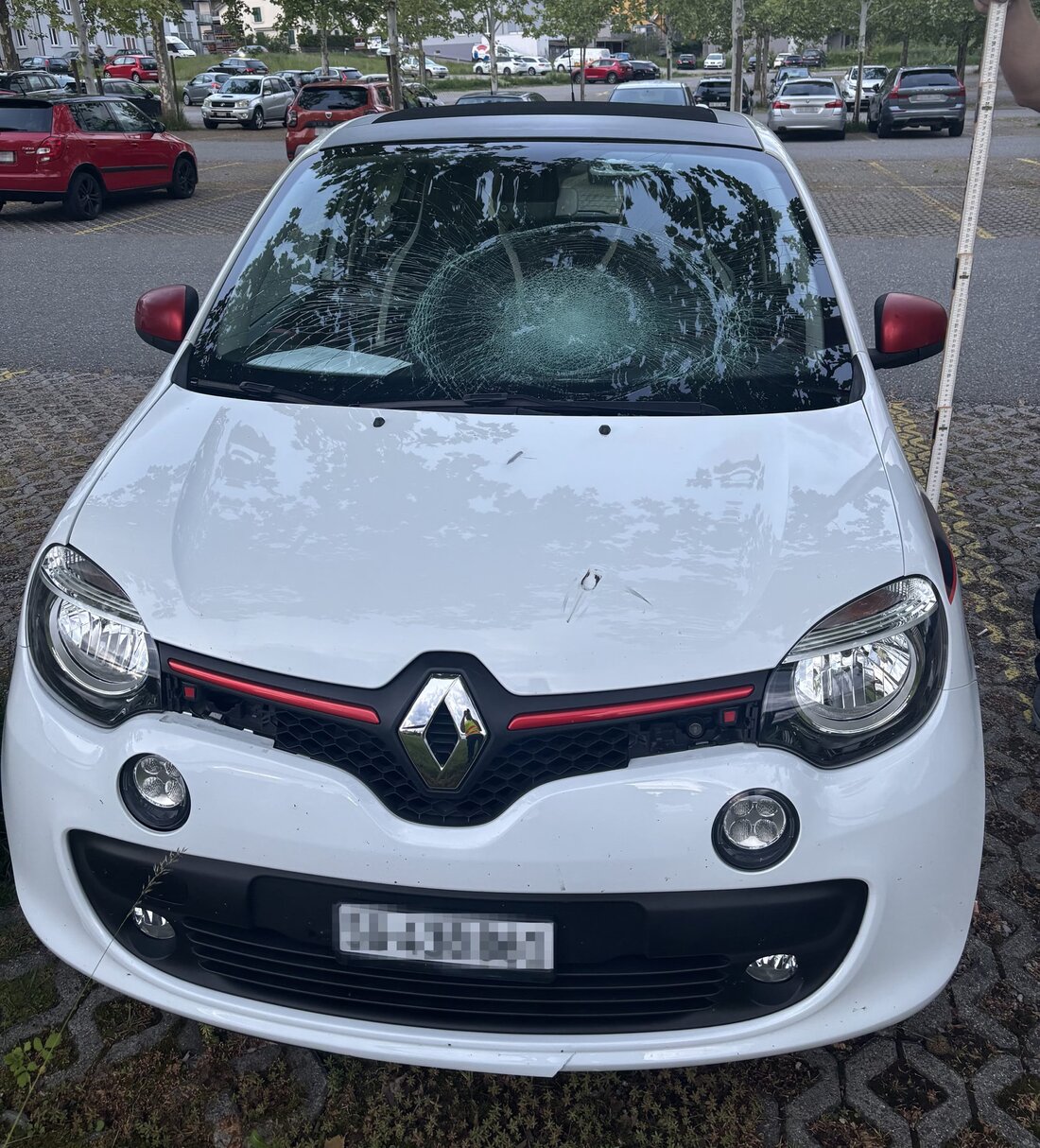 In Bischofszell wurde ein 10-jähriger Trottinettfahrer bei einer Kollision mit einem Auto verletzt und ins Spital gebracht.