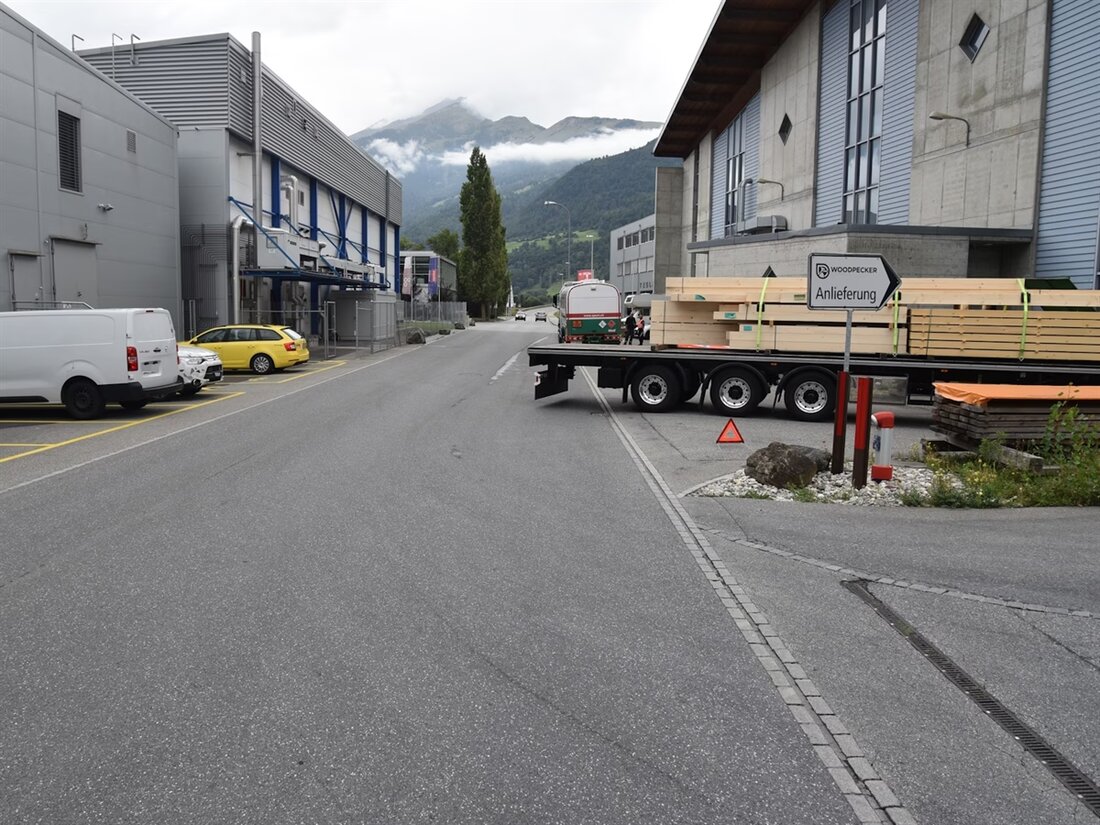 In Landquart kam es zu einem Zwischenfall, als ein alkoholisiertes Lastwagenfahrer mit einem Sattelauflieger kollidierte.