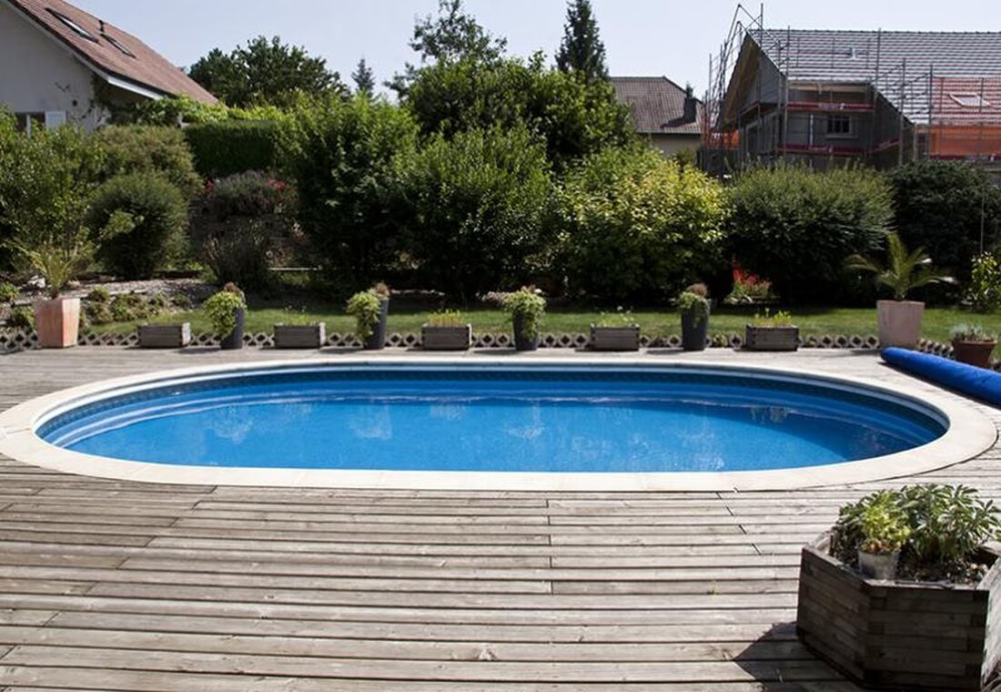 Erfahren Sie, wie Sie Privatschwimmbäder umweltgerecht entleeren, um Gewässerverschmutzung zu vermeiden und Vorschriften einzuhalten.