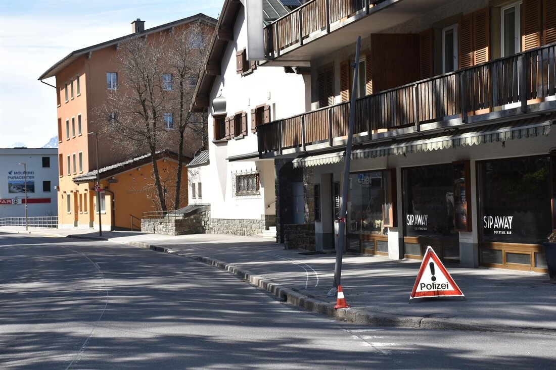 Nach einem Unfall in Lenzerheide wurde der Fahrer ermittelt, der sich nach der Kollision mit einem Kandelaber entfernt hatte.