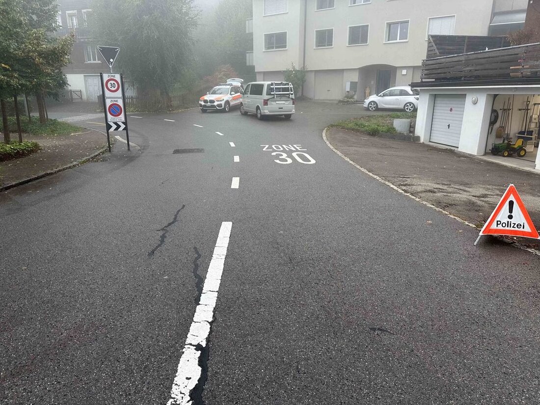 In Niederteufen verletzte sich ein 7-jähriges Mädchen leicht bei einem Unfall mit einem Personenwagen. Ihre Mutter brachte sie ins Spital.