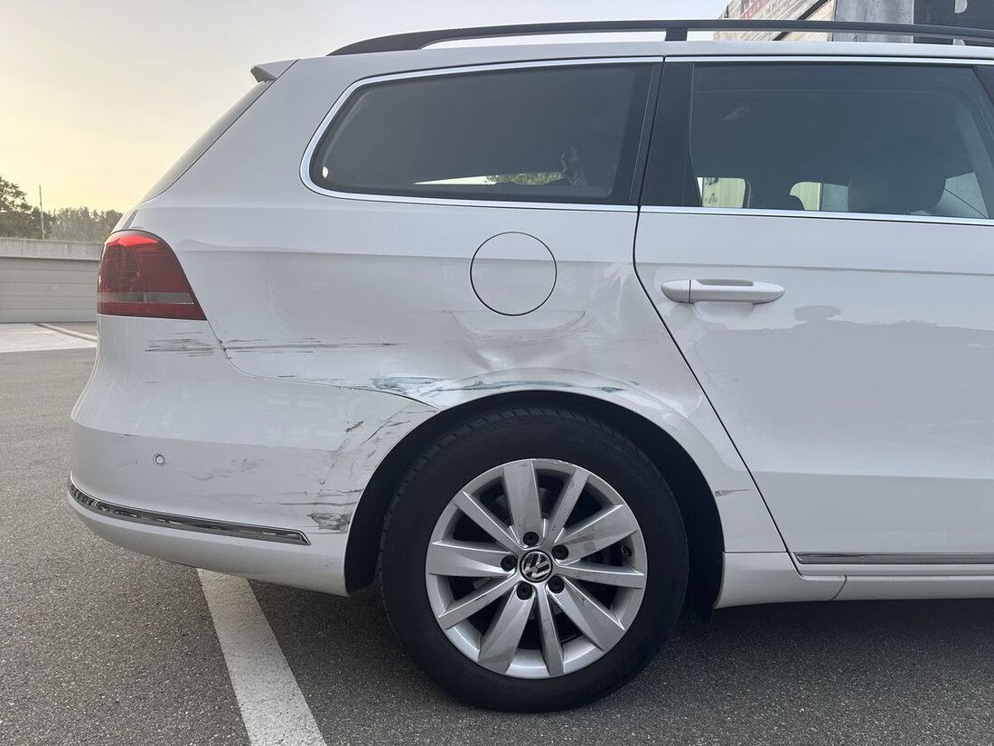 Kollision in Herisau am 12. August: Ein Fahrer flüchtete nach dem Unfall. Zeugen gesucht zur Klärung des Vorfalls.