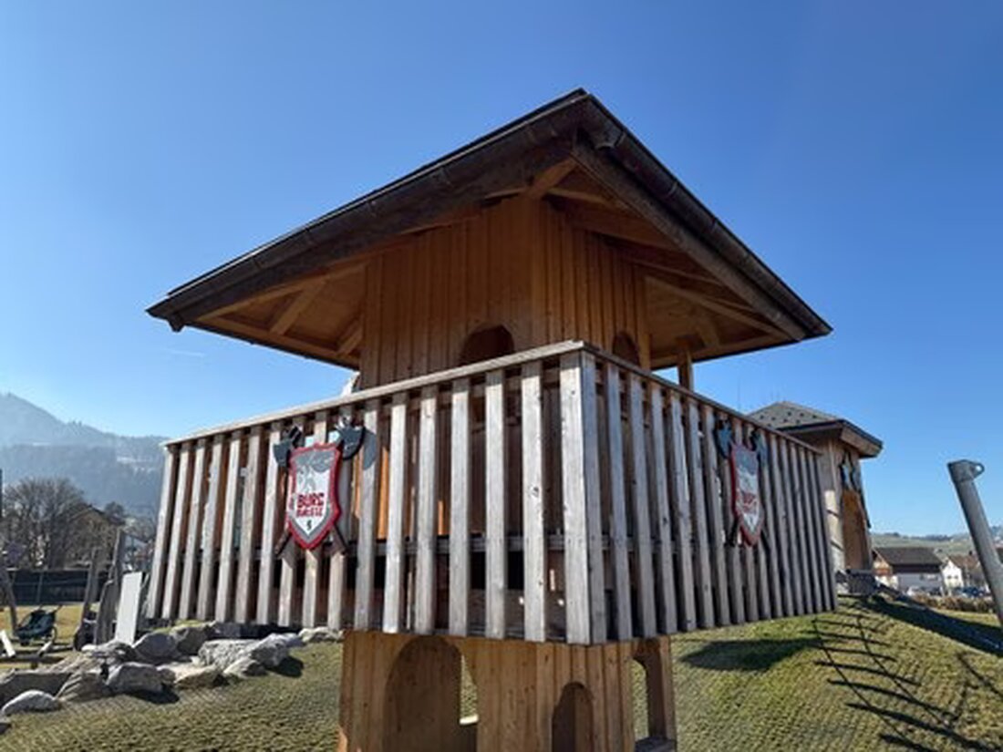 Unbekannte beschädigten am Spielplatz Bärestee in Appenzell zwischen dem 1. und 3. März 2025 erheblich das Gelände. Hinweise erbeten.