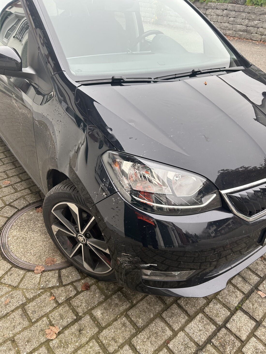 Ein Velofahrer wurde in Nussbaumen bei einem Zusammenstoß mit einem Auto verletzt und ins Spital gebracht.