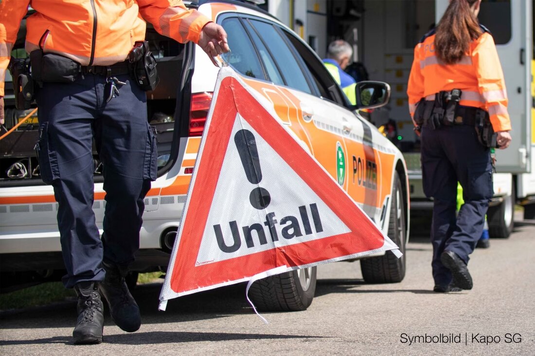 Am 13.04.2025 kam es in Uznach zu einem Unfall zwischen einem Hund und zwei Velofahrern, bei dem eine Frau verletzt wurde.