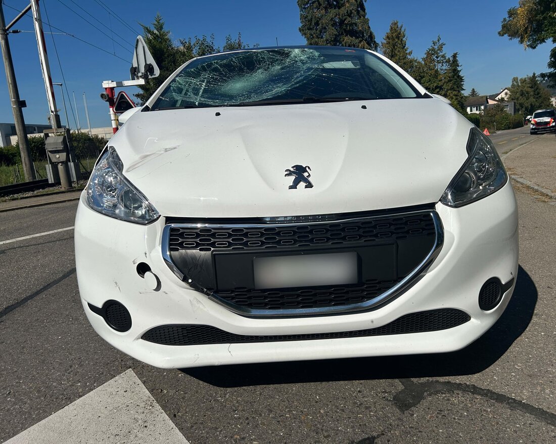 Eine 17-jährige Velofahrerin wurde in Diessenhofen bei einem Zusammenstoss mit einem Auto verletzt und ins Spital geflogen.