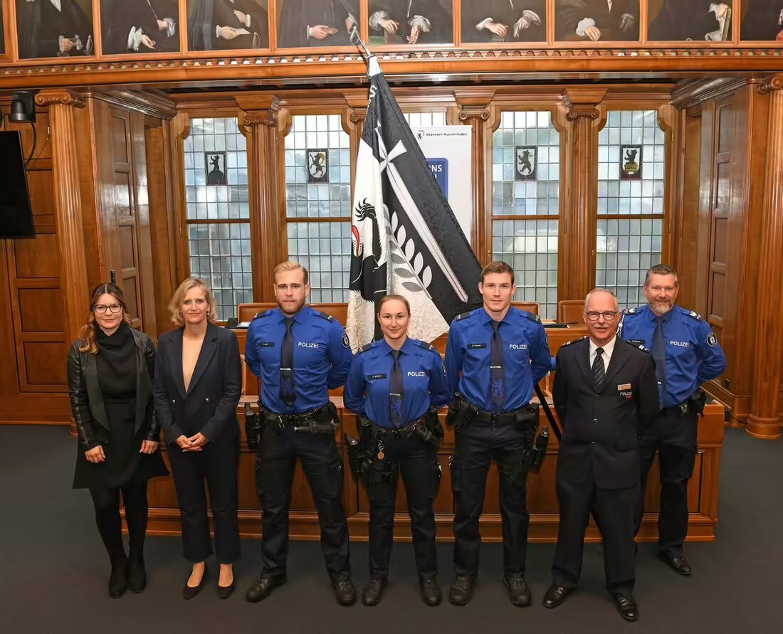 Am 27. September 2024 wurden in Herisau drei neue Polizisten feierlich durch Regierungsrätin Alder vereidigt.