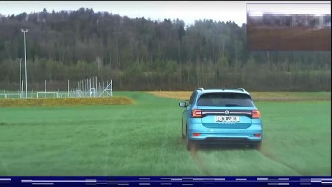 Zwei 18-Jährige wurden in Urdorf verhaftet, nachdem sie mit einem gestohlenen Auto vor der Polizei flüchteten.