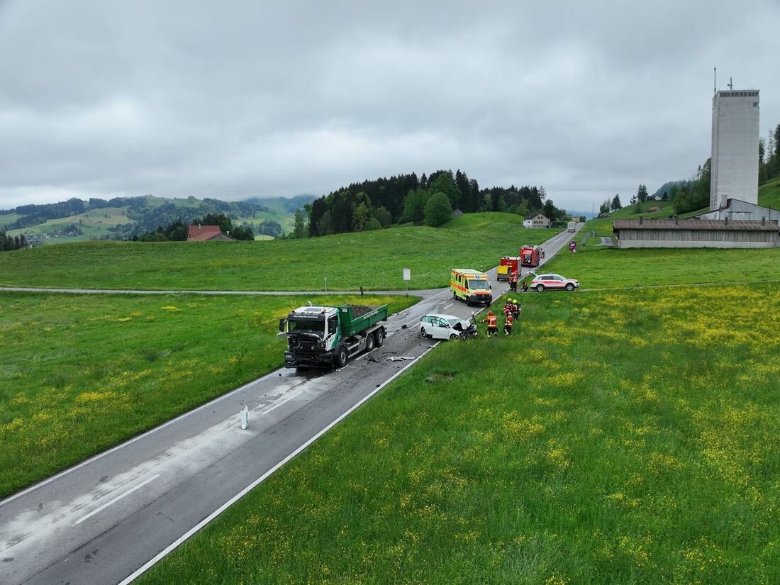 Am 6. Mai 2025 kam es in Stein zu einem schweren Verkehrsunfall zwischen einem Lastwagen und einem Auto.