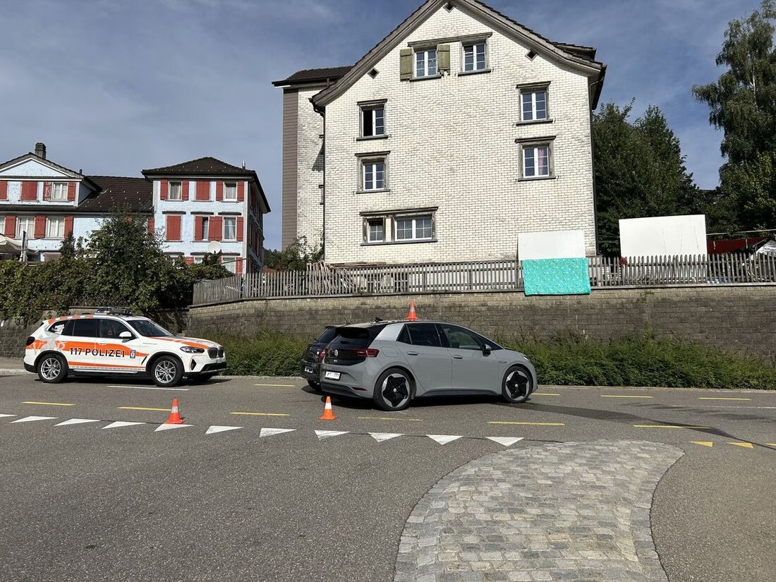 Am 07. September 2025 ereigneten sich zwei Verkehrsunfälle in Urnäsch und Herisau, wobei eine Person leicht verletzt wurde.