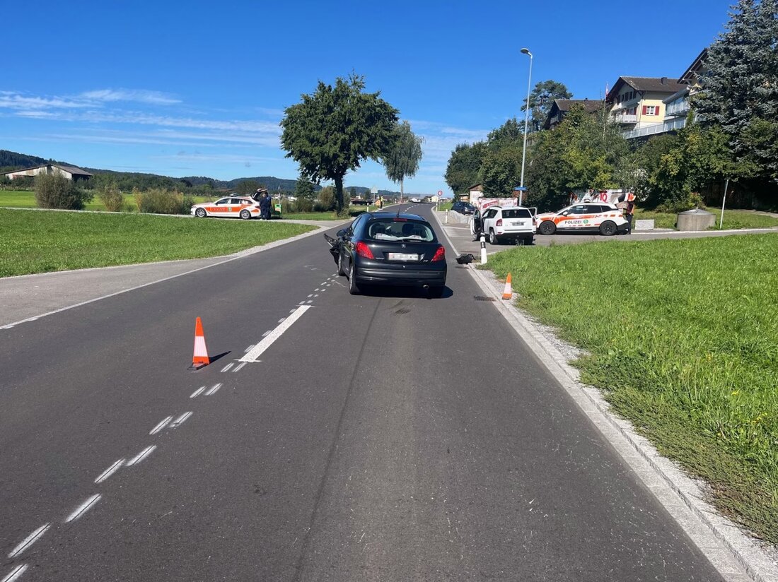 Am 31.08.2025 kam es auf der Wilerstrasse in Schwarzenbach zu einem Verkehrsunfall zwischen zwei Autos. Eine 40-Jährige wurde leicht verletzt.