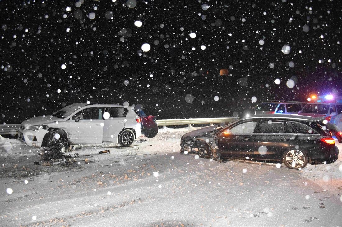 In Bivio kam es zu einem Verkehrsunfall zwischen zwei Autos, bei dem drei Personen, darunter ein Kind, verletzt wurden.