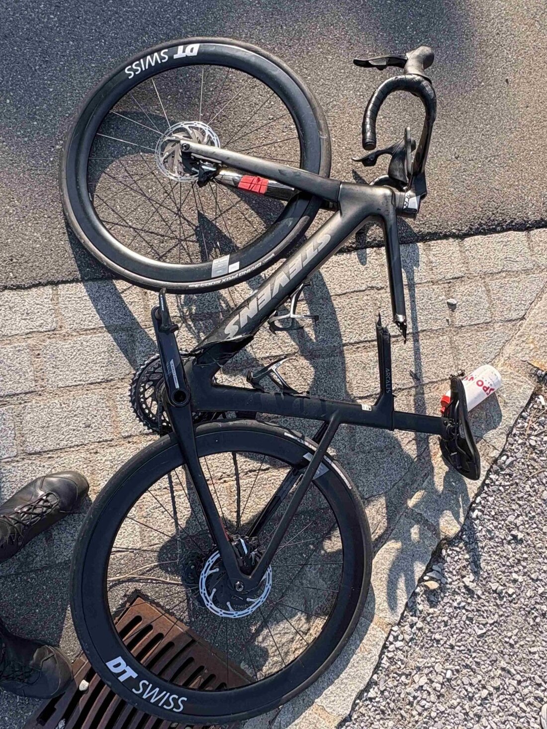 In Mörschwil kam es zu einem Verkehrsunfall zwischen einem Auto und einem Velo, bei dem ein 15-Jähriger leicht verletzt wurde.