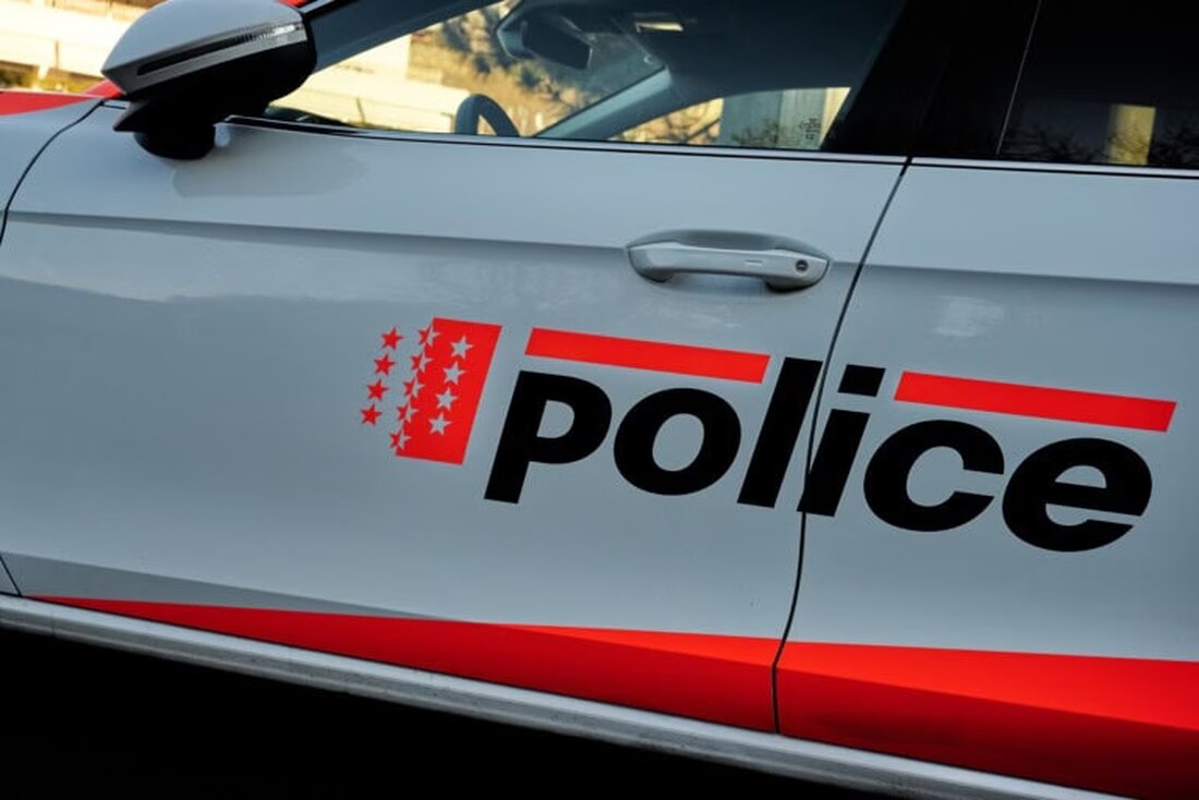 Ein 80-jähriger Schweizer starb nach einem Sturz aus der Klinik in Leukerbad. Die Staatsanwaltschaft untersucht die Umstände.