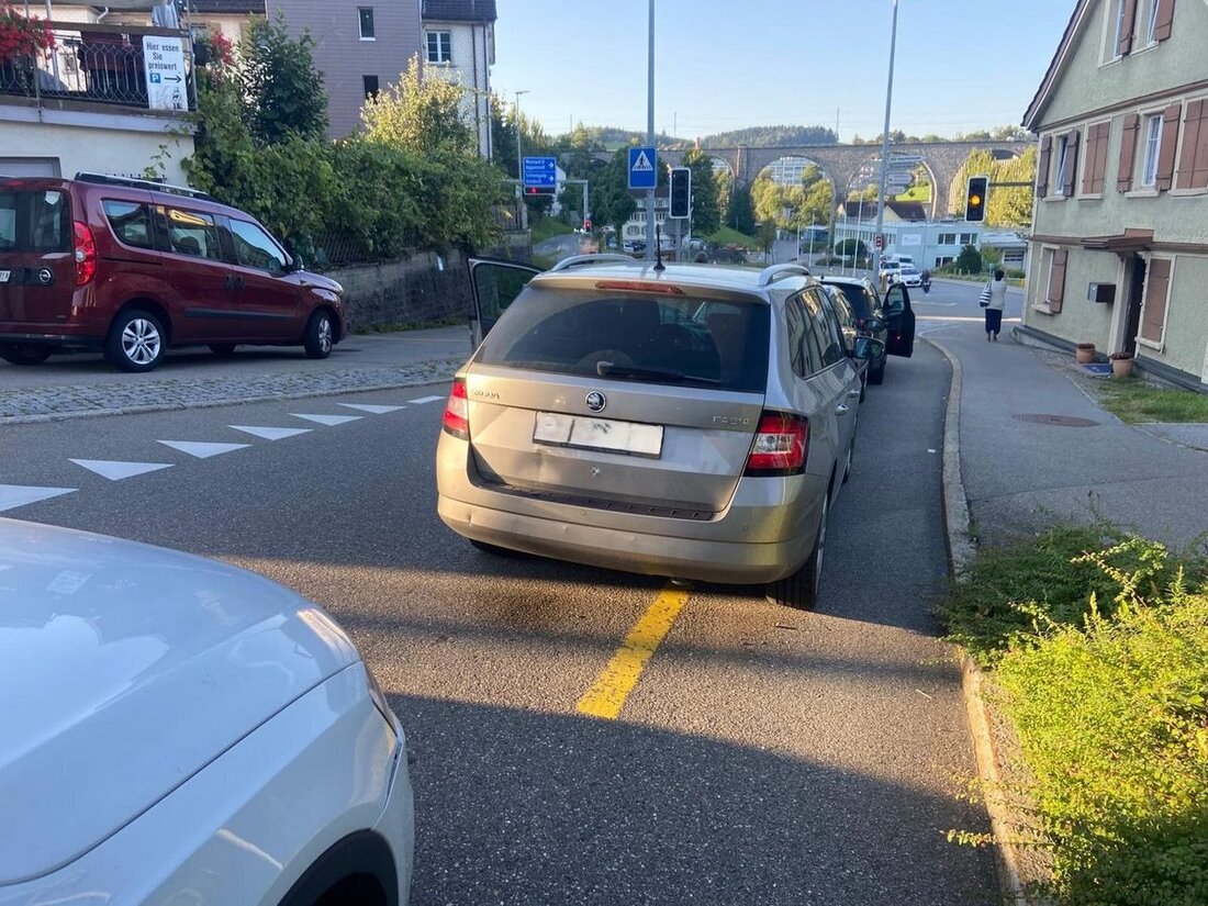 In Herisau kam es am 26. August 2025 zu einem Auffahrunfall mit vier Fahrzeugen. Zwei Personen verletzten sich leicht.