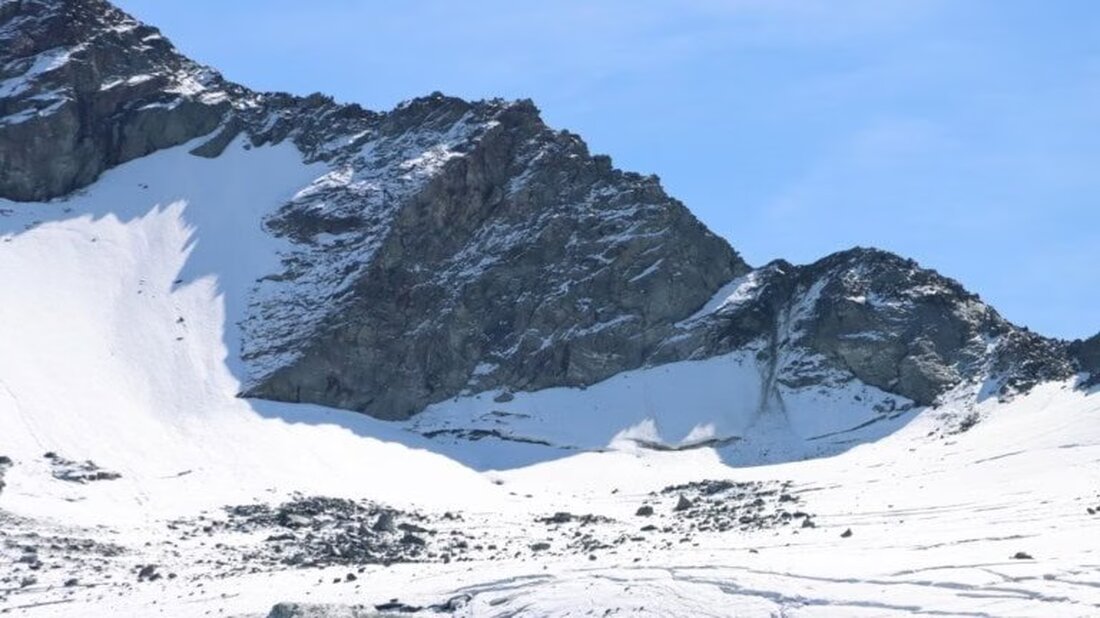 Bei einem tragischen Sturz auf der Pointe du Crêt in Hérémence kam am 6. September 2025 ein 53-jähriger Wanderer ums Leben.