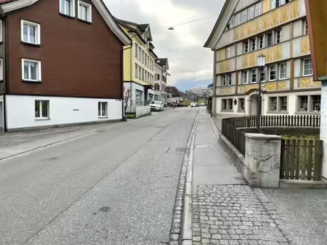 Vom 25. März bis 8. Mai 2024 ist die Weissbadstrasse zwischen Metzibrücke und Gringelstrasse wegen Sanierungsarbeiten gesperrt.