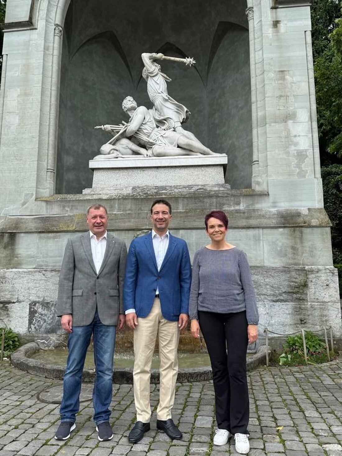 Am Pfingstsamstag trafen sich Othmar Filliger und Michèle Blöchliger mit Ständeratspräsident Andrea Caroni in Nidwalden zum Austausch über politische Themen.