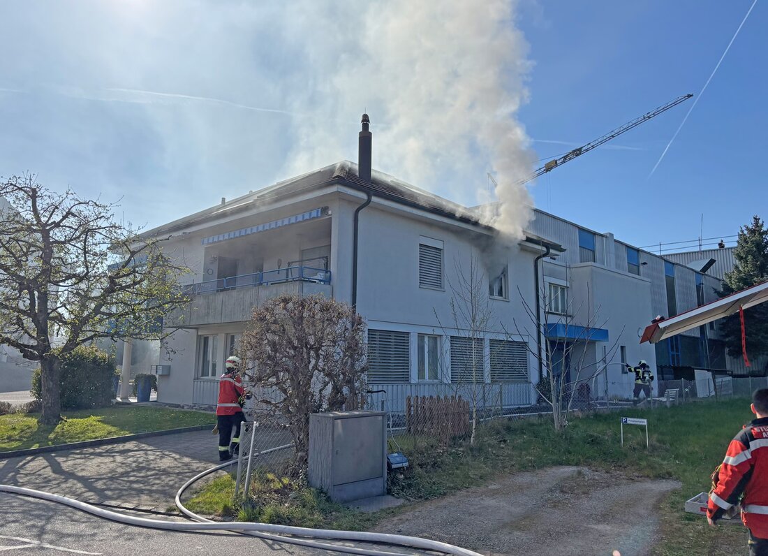 Bei einem Wohnungsbrand in Amriswil entstand Sachschaden, doch glücklicherweise wurden keine Personen verletzt. Die Feuerwehr war schnell vor Ort.