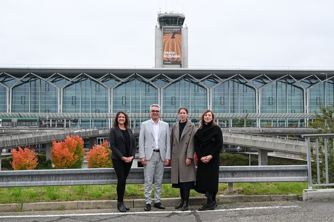 Der EuroAirport präsentiert ein Towerbanner von Yayoi Kusama, das die Ausstellung in der Fondation Beyeler weithin sichtbar macht.